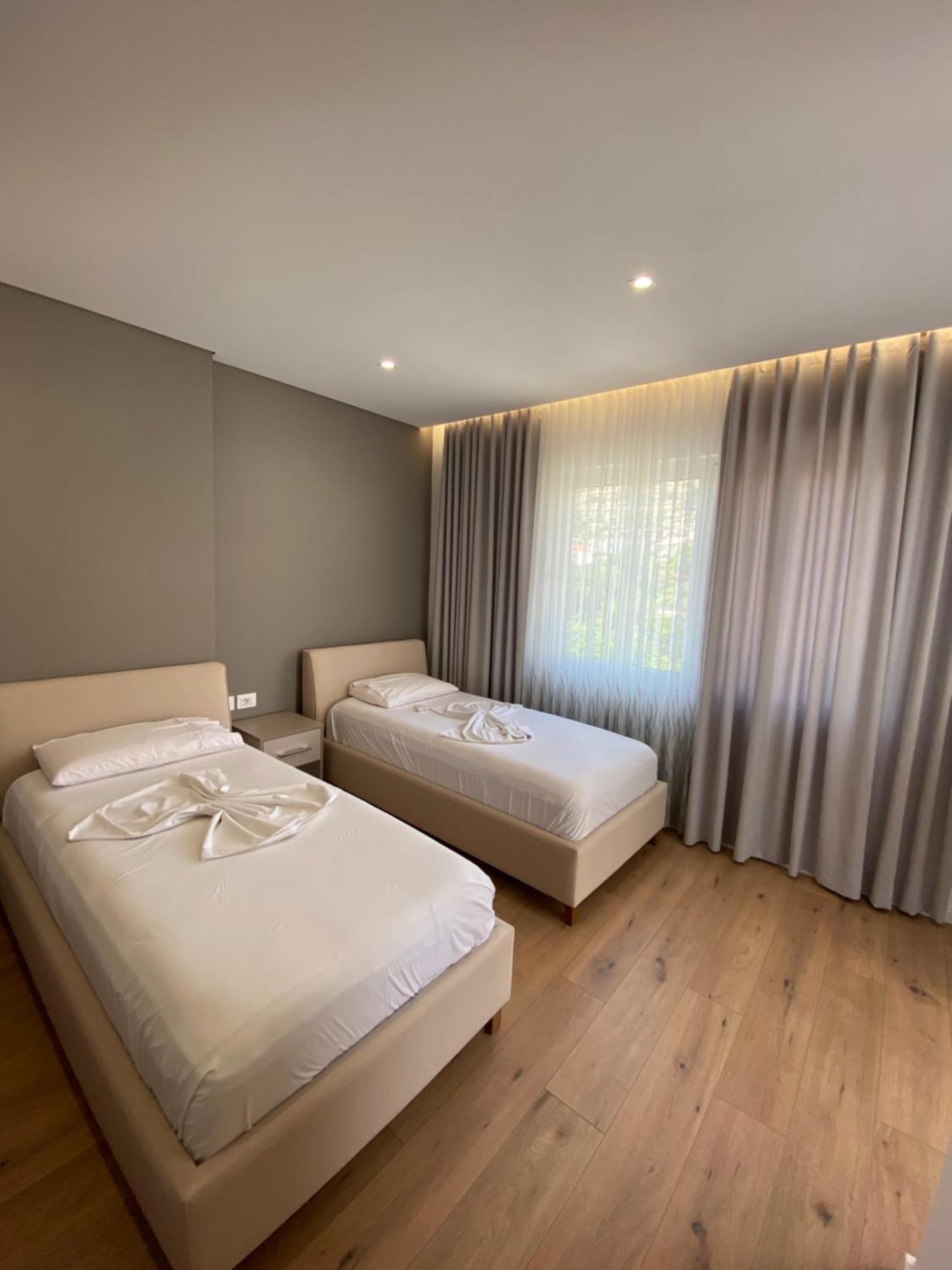 Erioni Hotel ซารานเดอ ภายนอก รูปภาพ
