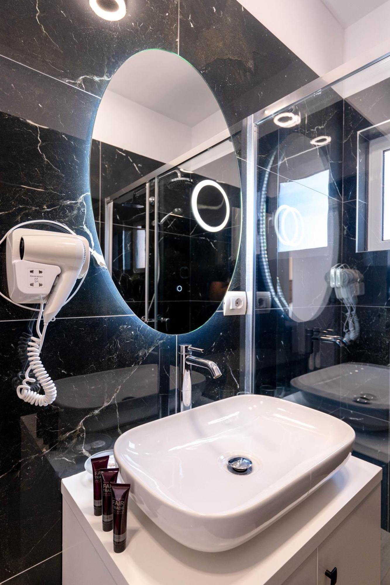 Erioni Hotel ซารานเดอ ภายนอก รูปภาพ