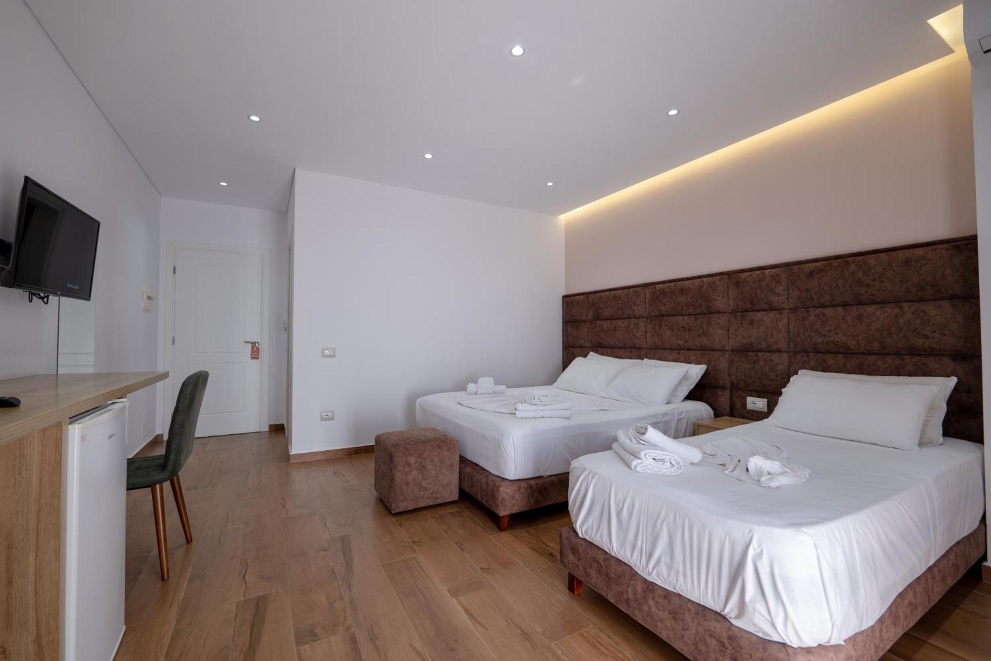 Erioni Hotel ซารานเดอ ภายนอก รูปภาพ