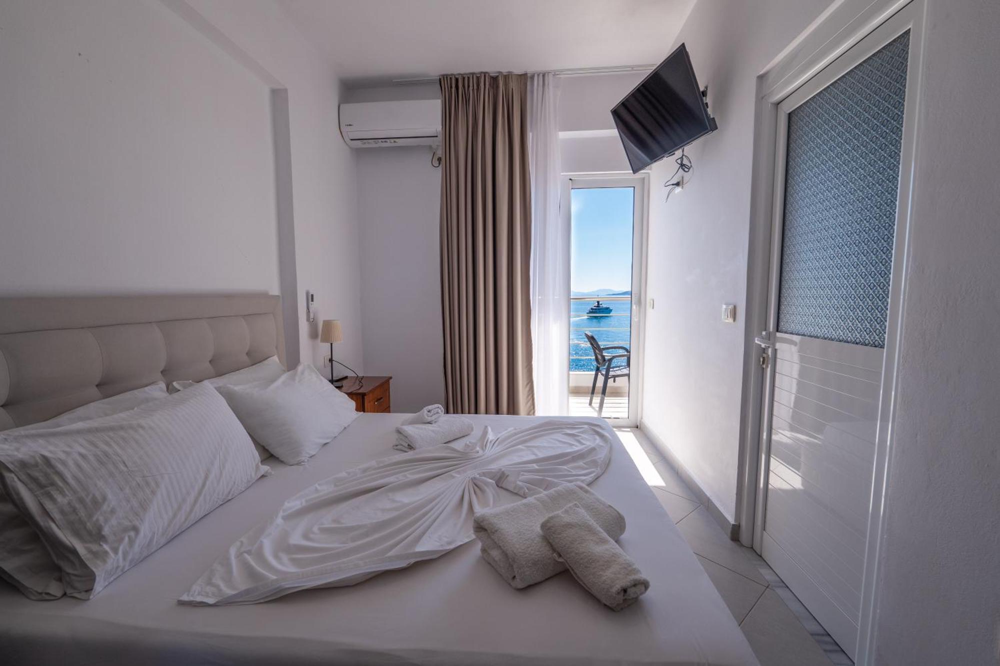 Erioni Hotel ซารานเดอ ภายนอก รูปภาพ