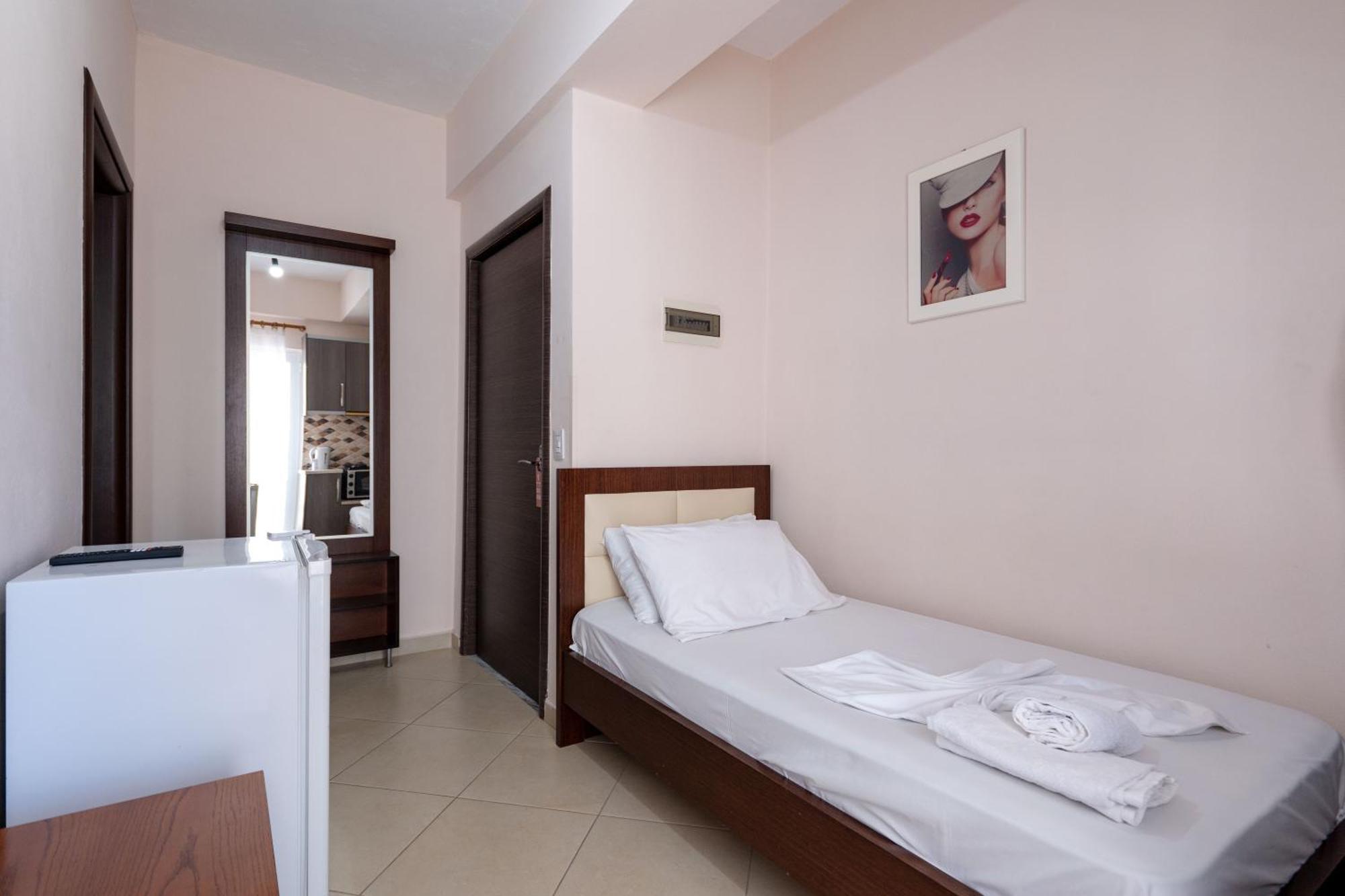 Erioni Hotel ซารานเดอ ภายนอก รูปภาพ