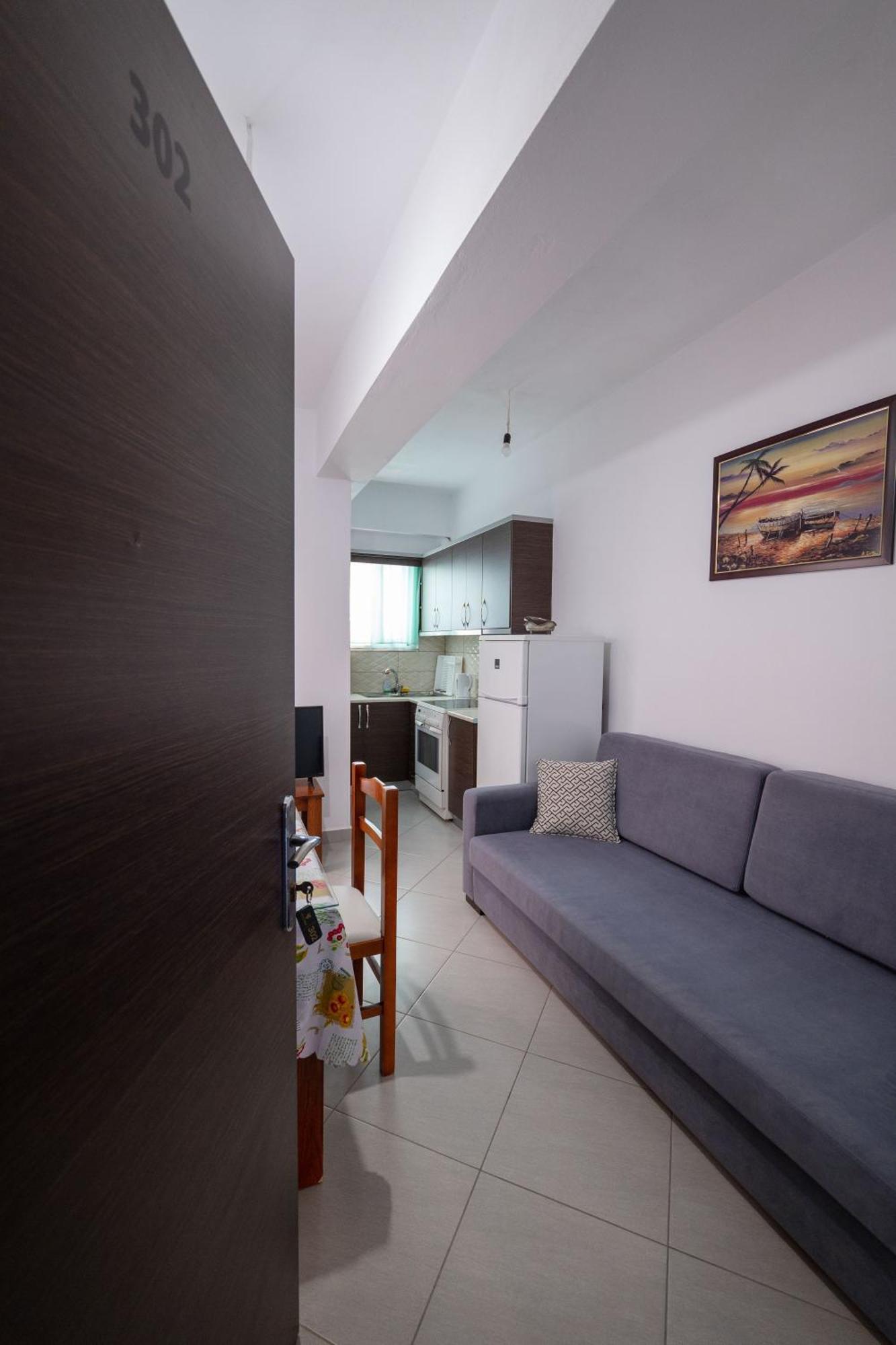 Erioni Hotel ซารานเดอ ภายนอก รูปภาพ
