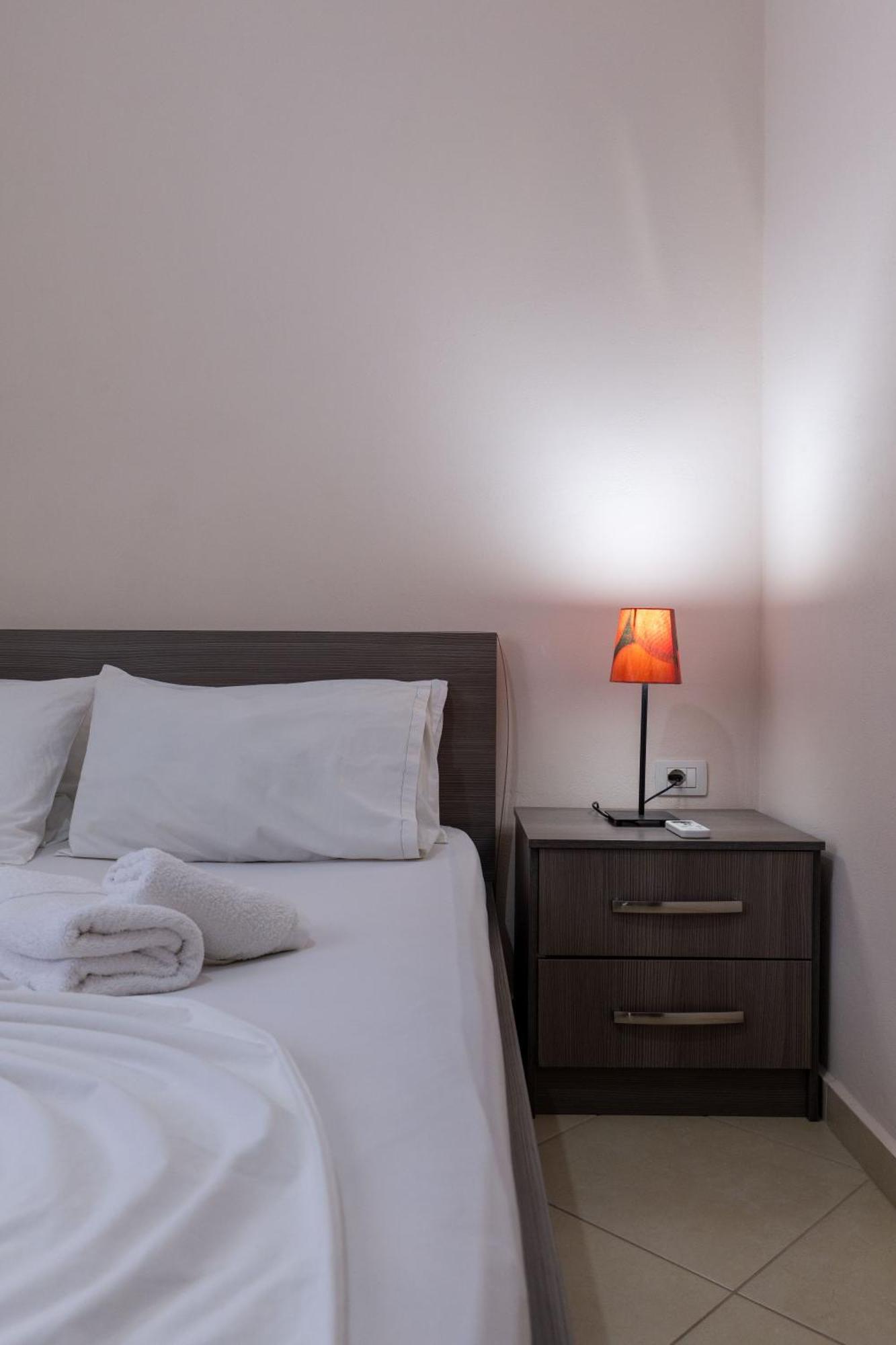 Erioni Hotel ซารานเดอ ภายนอก รูปภาพ
