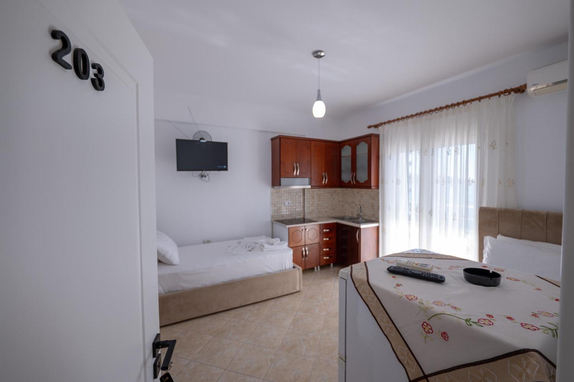 Erioni Hotel ซารานเดอ ภายนอก รูปภาพ