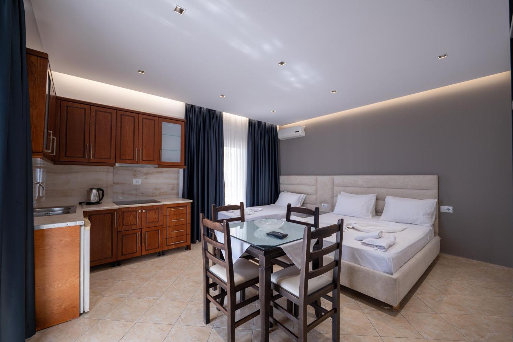 Erioni Hotel ซารานเดอ ภายนอก รูปภาพ
