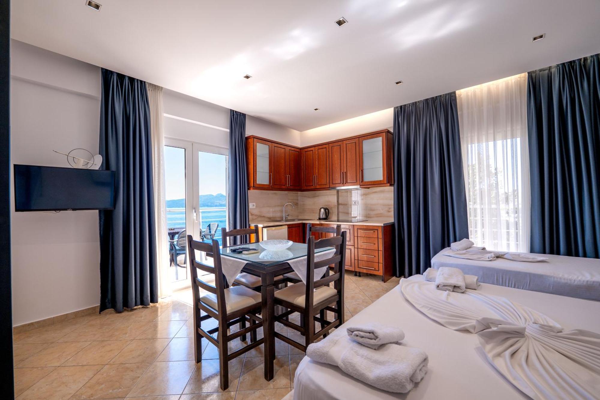 Erioni Hotel ซารานเดอ ภายนอก รูปภาพ
