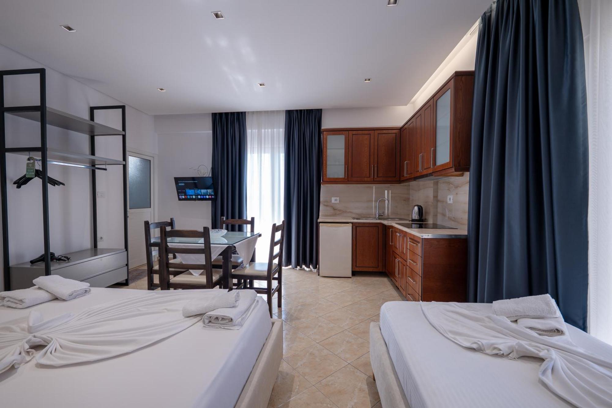 Erioni Hotel ซารานเดอ ภายนอก รูปภาพ